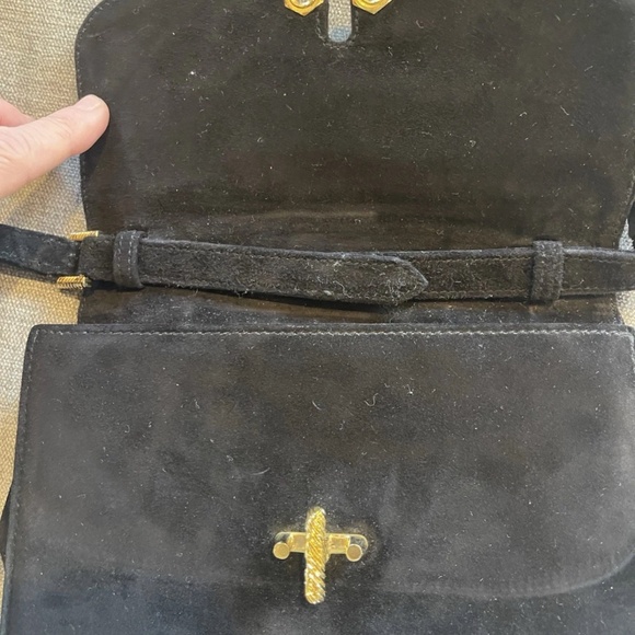 Vintage Gucci Suede Shoulder Bag with Gold Turn-Lock Closure - Picture 3 of 4